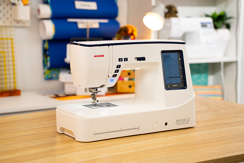 Janome Skyline S7